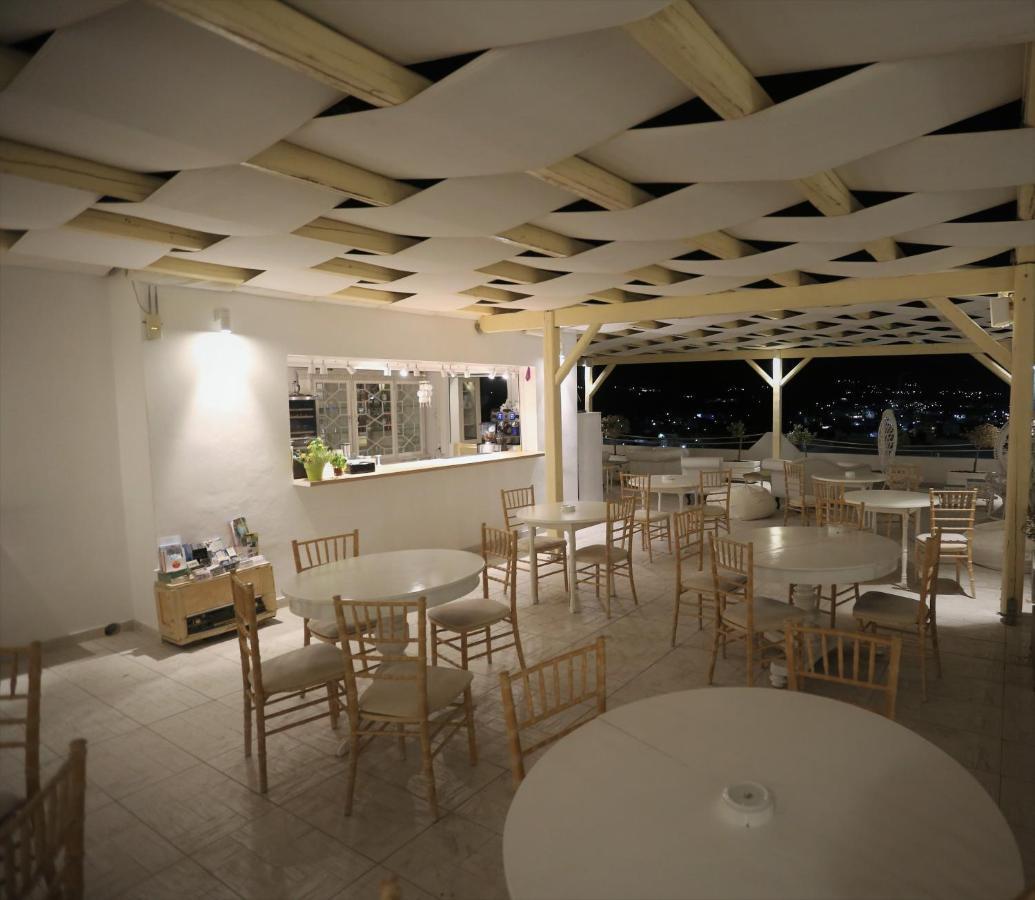 Bed and breakfast The White Adamantas (Milos)